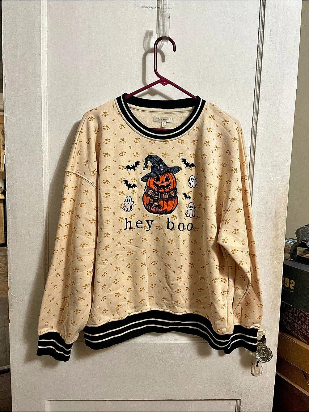 NWOT Simply Southern Hey Boo Halloween Pumpkin and Ghosts Cream & Black Sweatshi